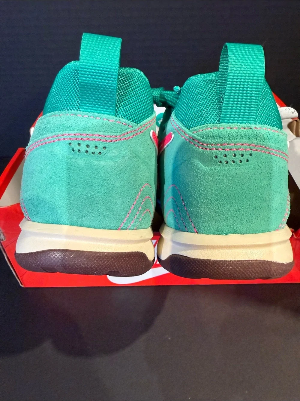 Nike Gato SDE Teal & Pink Swoosh Athletic Sneakers SIZE 6Y/7.5W